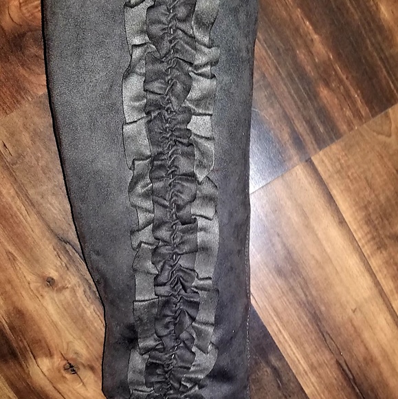 Women's suede knee boots size 8 and 1/2 - Picture 4 of 4